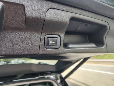Used 2022 GMC Acadia AT4 w/ Preferred Package AWD/4WD image 13