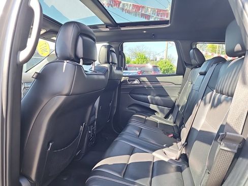 Used 2017 Jeep Grand Cherokee Overland AWD/4WD image 35