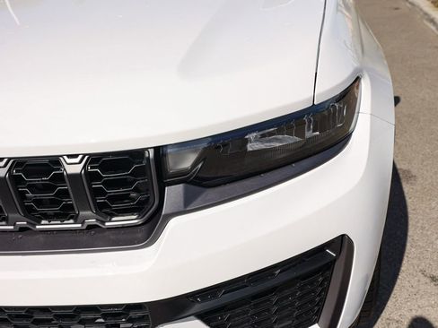 New 2026 Jeep Grand Cherokee Altitude image 10