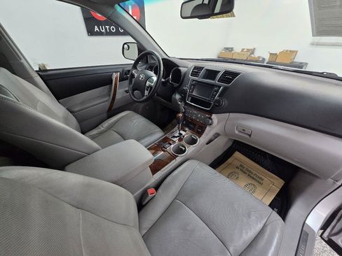 Used 2013 Toyota Highlander Limited FWD image 18