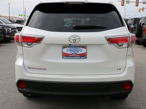 Used 2015 Toyota Highlander LE image 6
