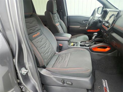 Used 2025 Nissan Frontier PRO-4X image 35