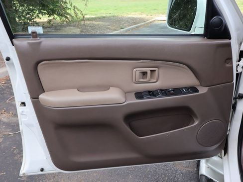 Used 2000 Toyota 4Runner SR5 image 23