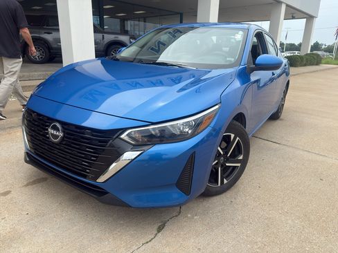 Used 2024 Nissan Sentra SV FWD image 2
