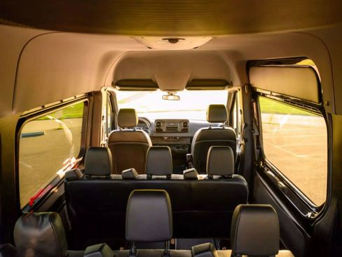 Used 2019 Mercedes-Benz Sprinter 2500 image 28