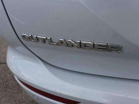 Used 2024 Mitsubishi Outlander ES image 6