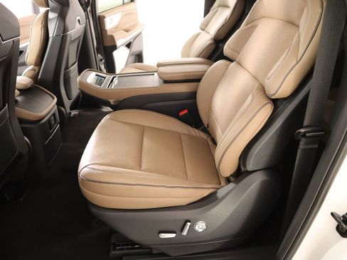 New 2026 Lincoln Navigator L Black Label AWD/4WD image 12