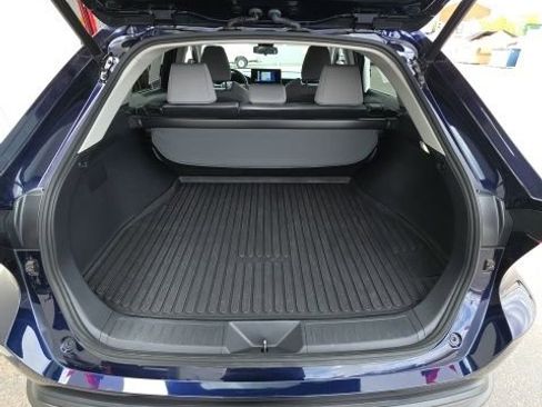 Used 2023 Toyota Venza LE AWD/4WD image 16