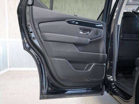 Used 2025 Honda Pilot Touring image 35