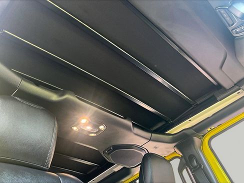 Used 2023 Jeep Wrangler Sahara w/ Cold Weather Group image 17