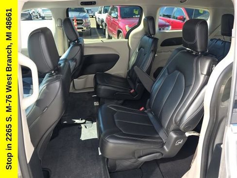 Used 2023 Chrysler Pacifica Touring-L FWD image 34