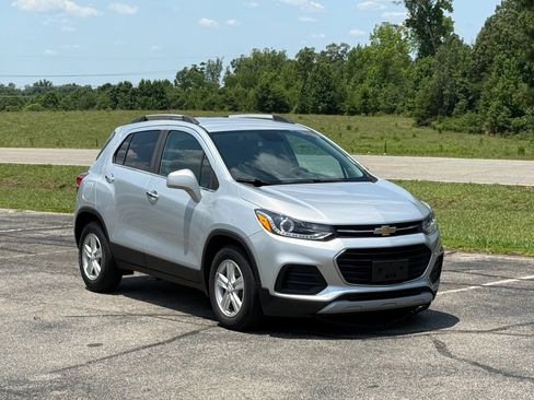 Used 2020 Chevrolet Trax LT w/ LT Convenience Package FWD image 1