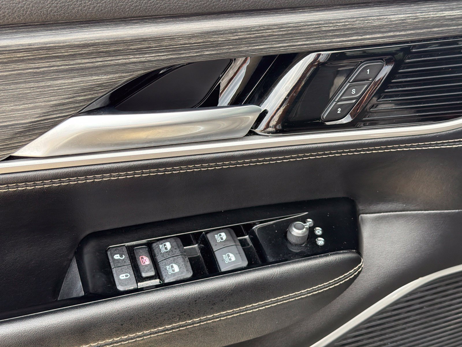 Used 2024 Jeep Wagoneer Series II RWD image 15