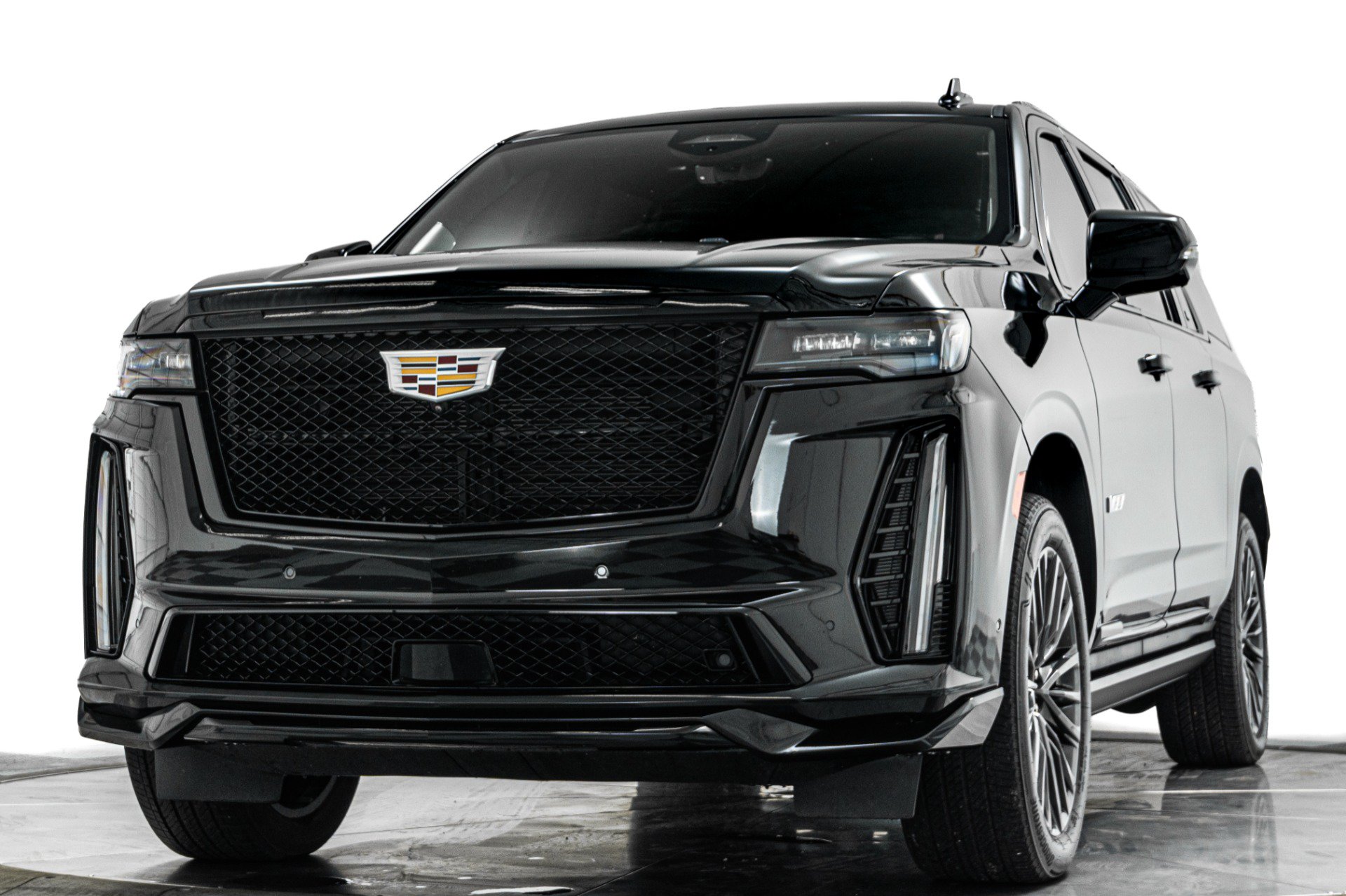 Used 2023 Cadillac Escalade ESV V AWD/4WD image 3