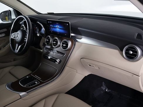 Certified 2022 Mercedes-Benz GLC 300 image 9