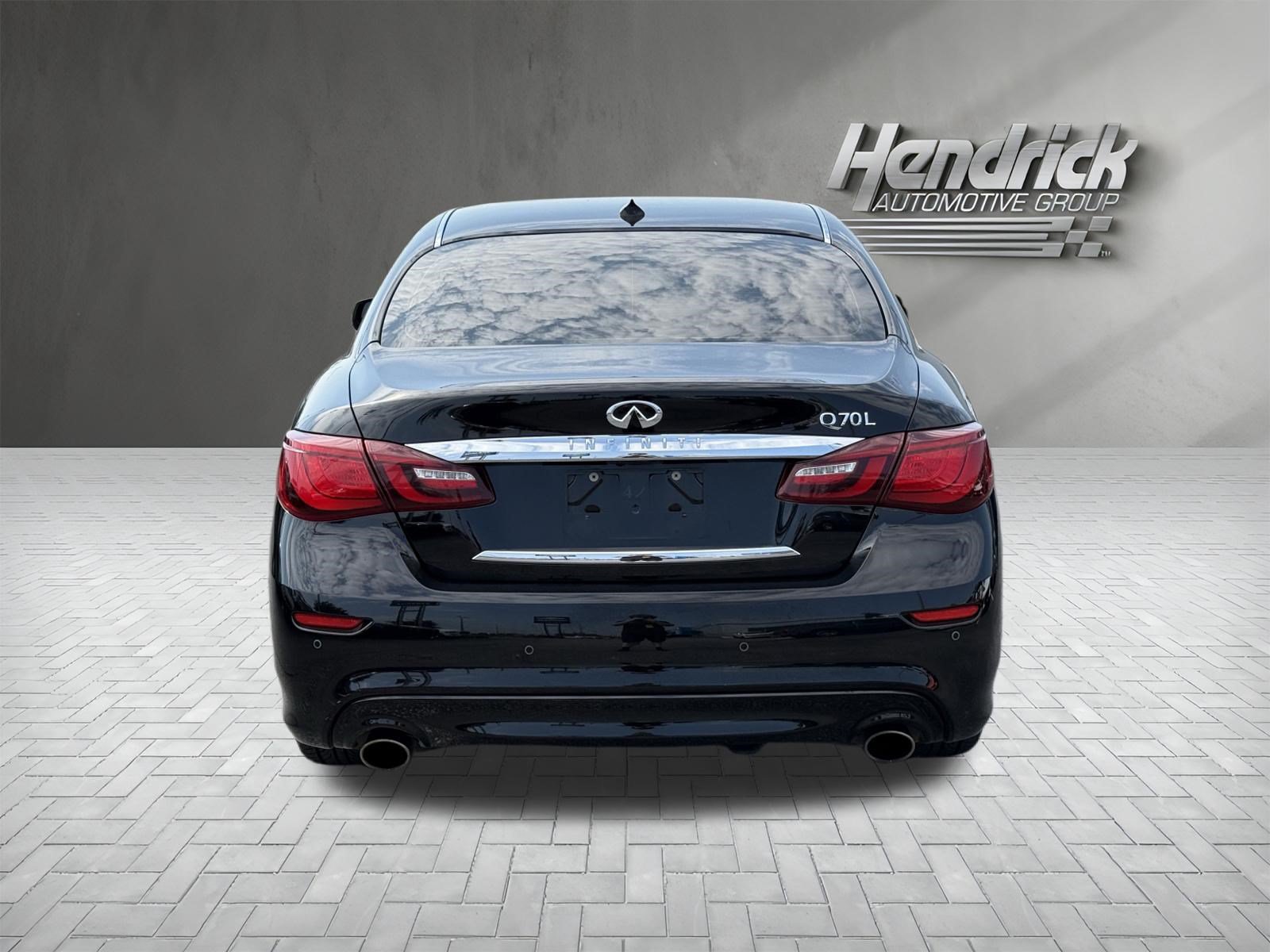 Used 2018 INFINITI Q70 L 3.7 w/ Sensory Package RWD image 10