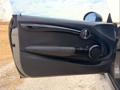 Used 2019 MINI Cooper 2-Door Hardtop image 9