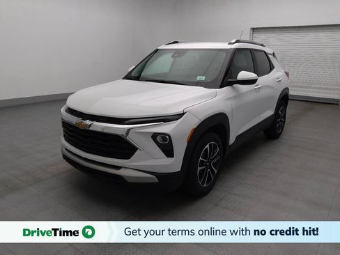 Used 2025 Chevrolet TrailBlazer LT FWD image 1