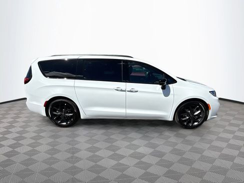 New 2026 Chrysler Pacifica Limited w/ S Appearance Package image 4