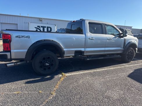 Certified 2024 Ford F250 Lariat w/ Black Appearance Package image 8