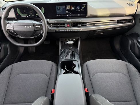 Used 2025 Kia K4 LXS image 8