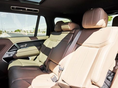 Used 2025 Land Rover Range Rover Long Wheelbase SE image 45