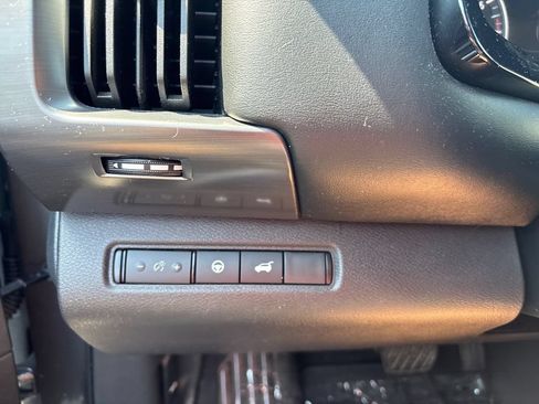 Used 2023 Nissan Pathfinder SL AWD/4WD image 16