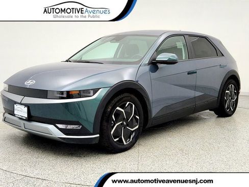 Used 2024 Hyundai Ioniq 5 SE image 1