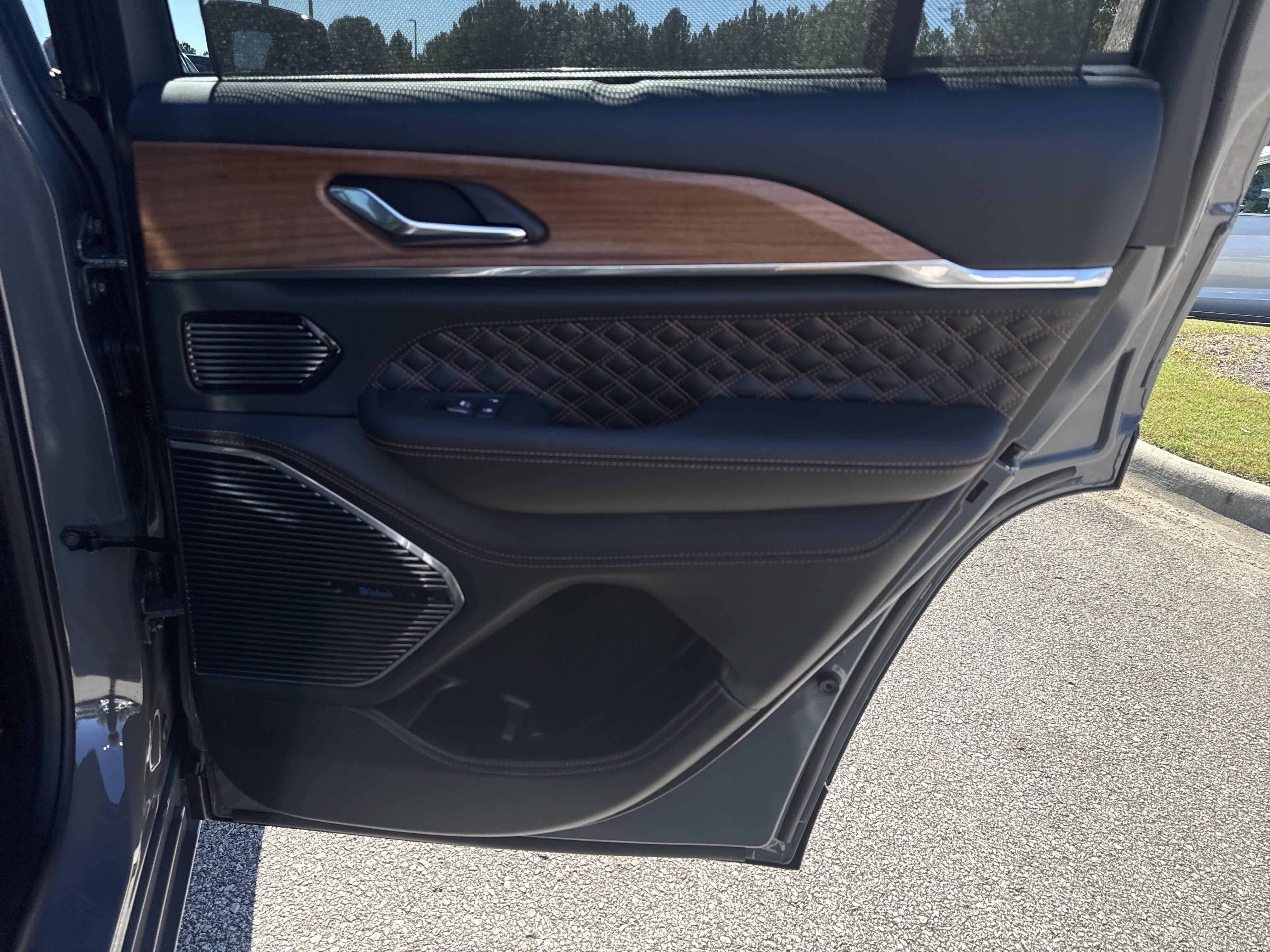 New 2027 Jeep Grand Cherokee Summit AWD/4WD image 17
