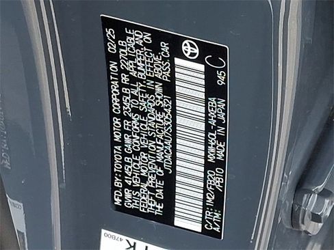 Certified 2025 Toyota Prius LE image 27