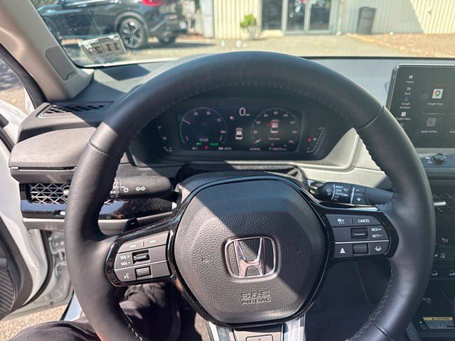 Used 2025 Honda Accord Touring image 10