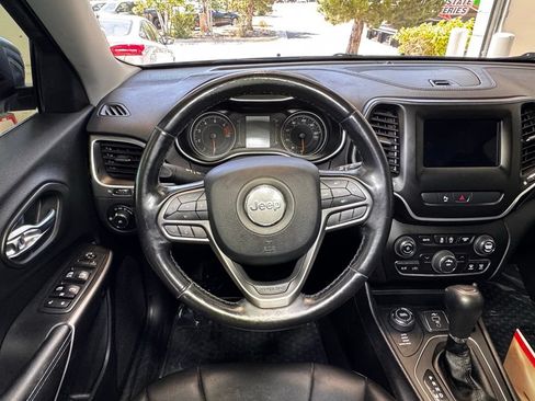 Used 2020 Jeep Cherokee Latitude Plus w/ Cold Weather Group AWD/4WD image 17