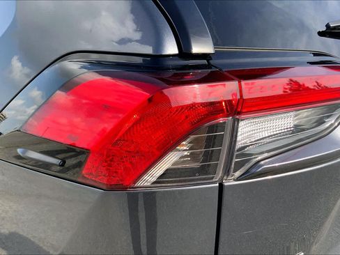 Used 2025 Toyota RAV4 LE AWD/4WD image 28
