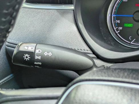 Used 2022 Toyota Venza LE image 16