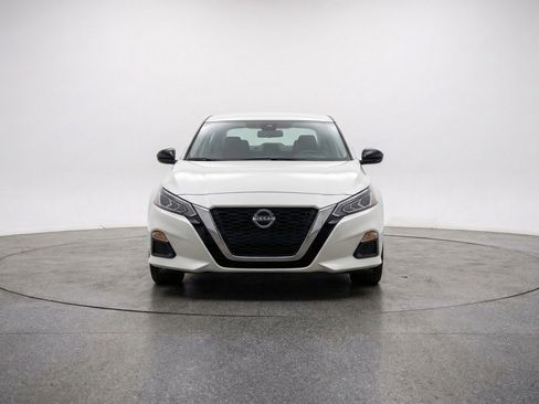 Used 2025 Nissan Altima 2.5 SV FWD image 2