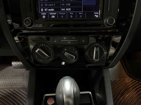 Used 2016 Volkswagen Jetta SEL image 22