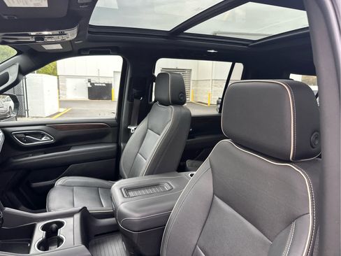 Used 2023 Chevrolet Suburban Premier AWD/4WD image 8