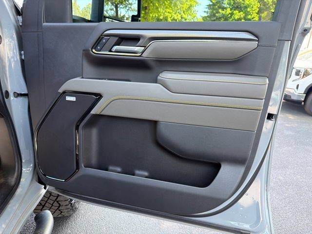 Used 2024 Chevrolet Silverado 2500 ZR2 w/ Technology Package AWD/4WD image 14