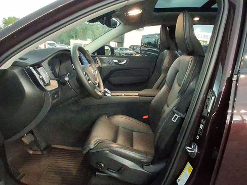 Used 2026 Volvo XC60 B5 Ultra w/ Climate Package AWD/4WD image 17
