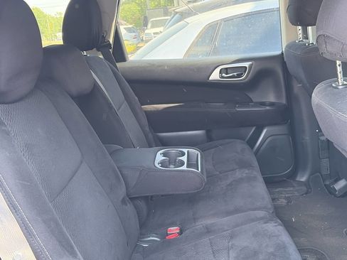 Used 2015 Nissan Pathfinder S image 16