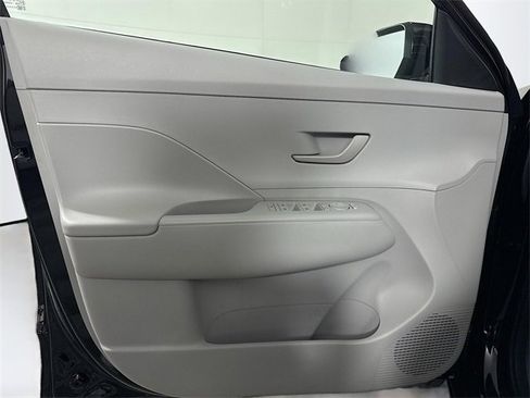 Used 2025 Hyundai Kona SEL image 12