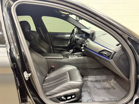 Used 2023 BMW M5 image 59