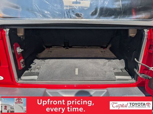 Used 2019 Jeep Wrangler Unlimited Sahara AWD/4WD image 10