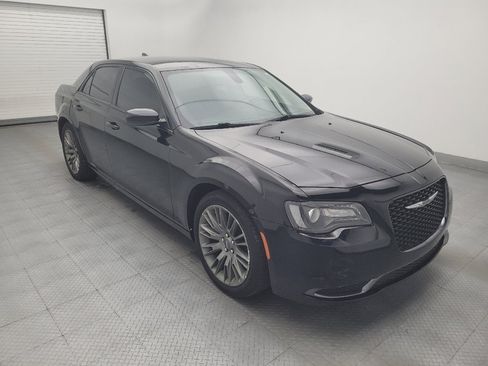 Used 2019 Chrysler 300 Touring w/ Sport Appearance Package RWD image 13