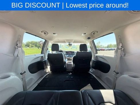 Used 2023 Chrysler Pacifica Touring-L FWD image 20