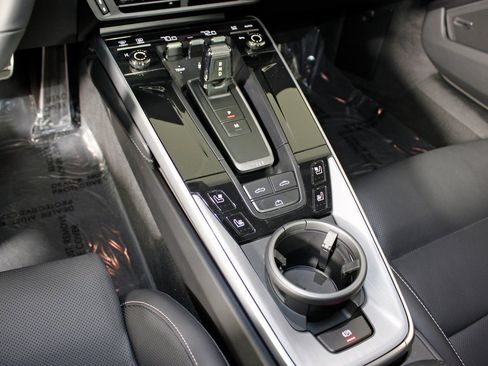 Used 2025 Porsche 911 Carrera image 32