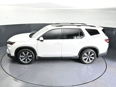 Used 2025 Honda Pilot Touring image 29