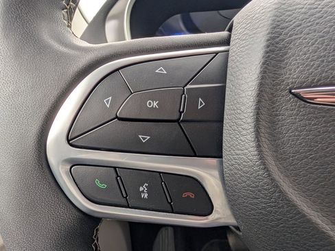 Used 2023 Chrysler Pacifica Touring-L FWD image 28