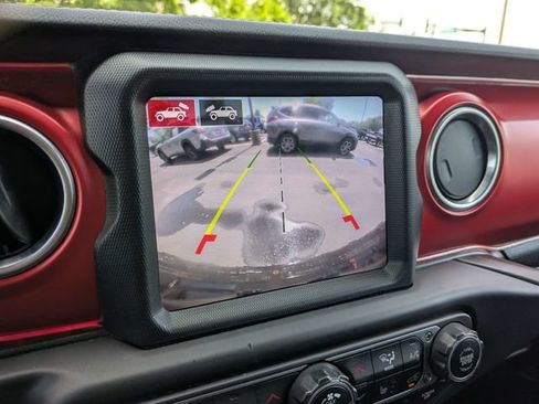 Used 2021 Jeep Wrangler Rubicon AWD/4WD image 24