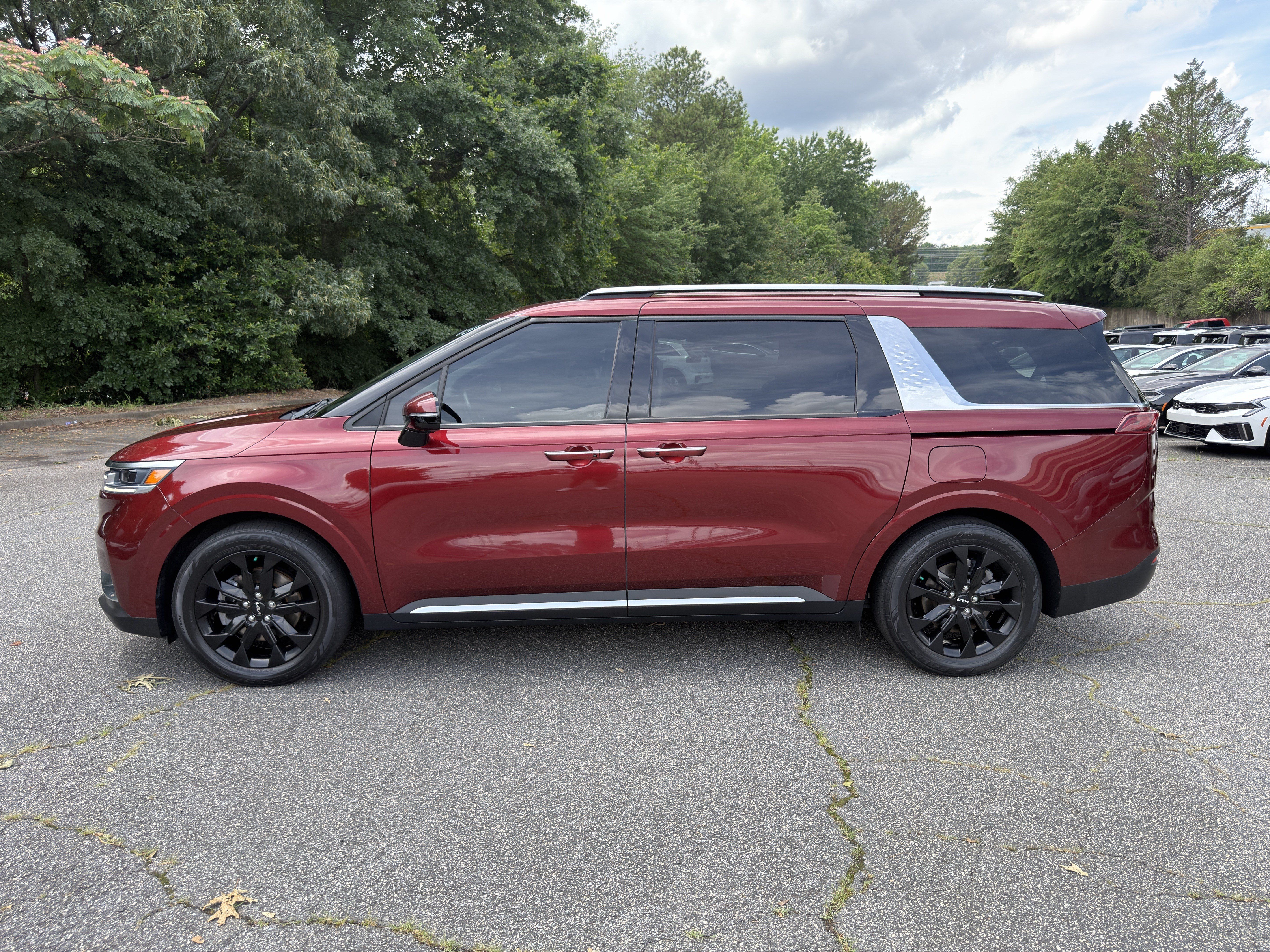 Used 2022 Kia Carnival SX FWD image 4
